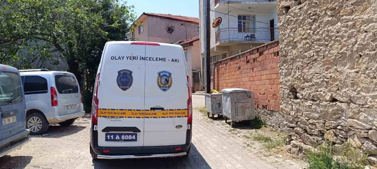 Balkondan Düşen Emekli Öğretmen Veysel S. Ağır Yaralandı!