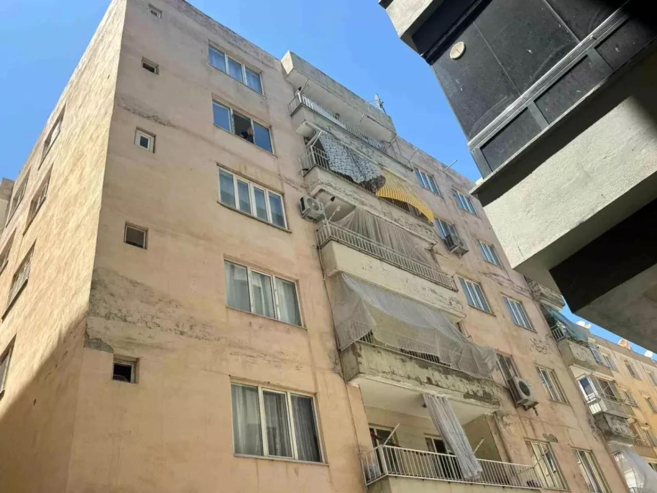 Birecik'te Temizlikçi Kadın Sedef Ateş Camdan Düştü, Hayatını Kaybetti!