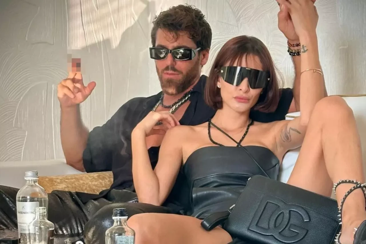 Can Yaman ve sevgilisinden sınırları zorlayan poz!