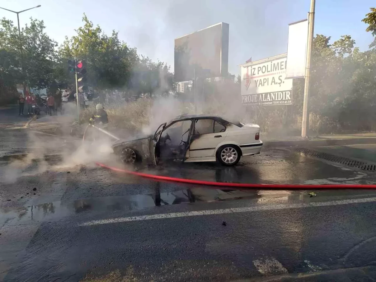 Tekirdağ Çorlu'da korku dolu anlar: LPG'li otomobil alev topuna döndü