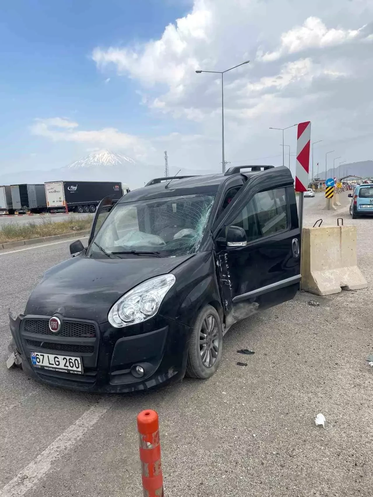 Ağrı Doğubayazıt'ta Trafik Kazası: 3 Kişi Yaralandı!