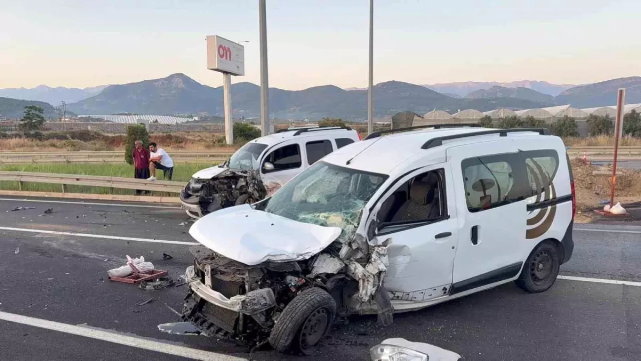 Antalya Gazipaşa'da Trafik Kazası: Yusuf T. ,Ali O. , Mustafa O. ve Deniz Ö. Yaralandı!