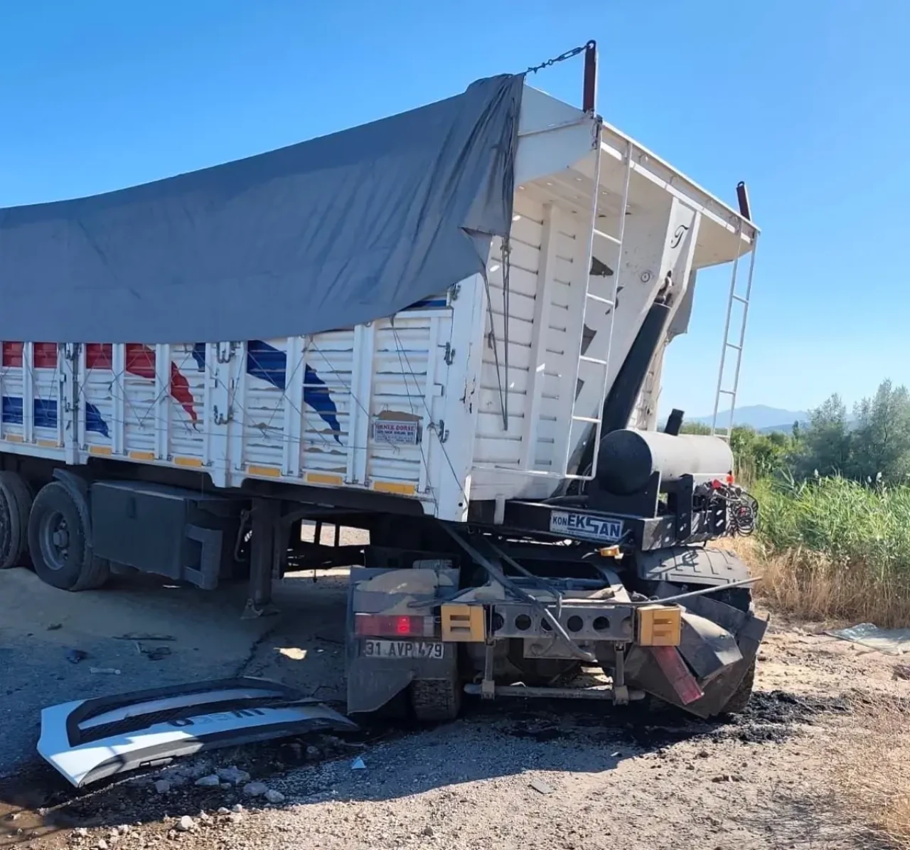 Adıyaman Gölbaşı'nda TIR ve Beton Mikseri Çarpıştı!