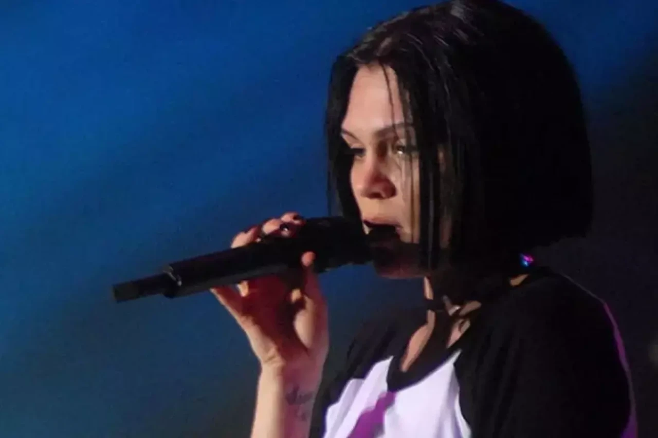 Meme kanseriyle mücadele eden Jessie J'den yeni haberler!