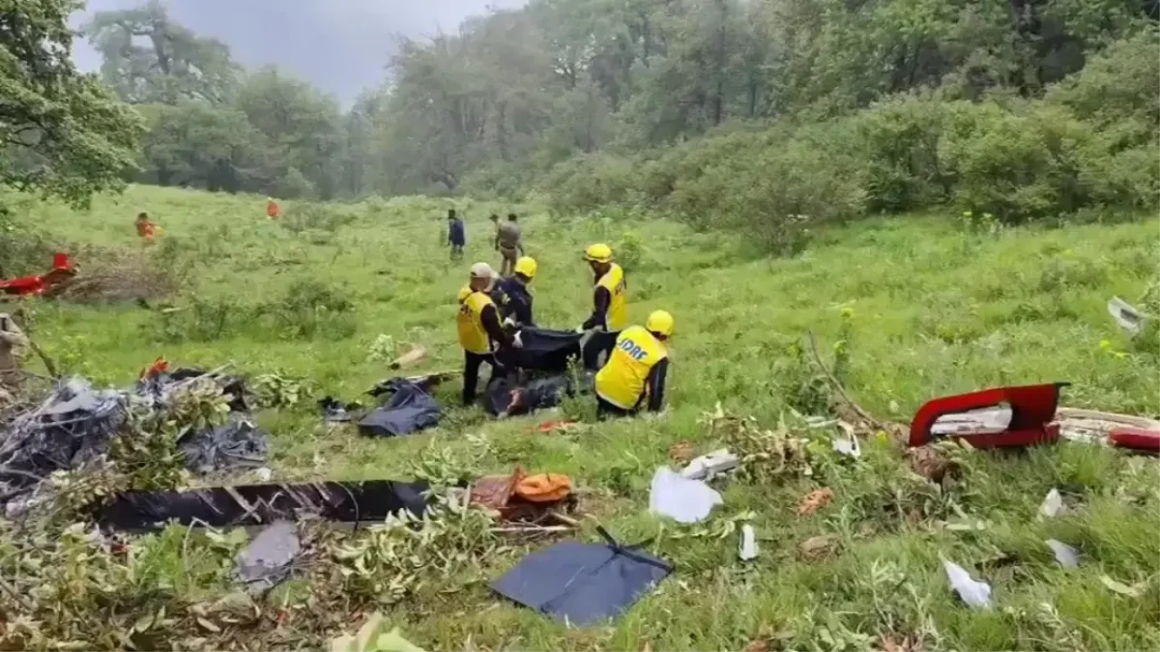 Uttarakhand'da Helikopter Kazası: 7 Kişi Hayatını Kaybetti!