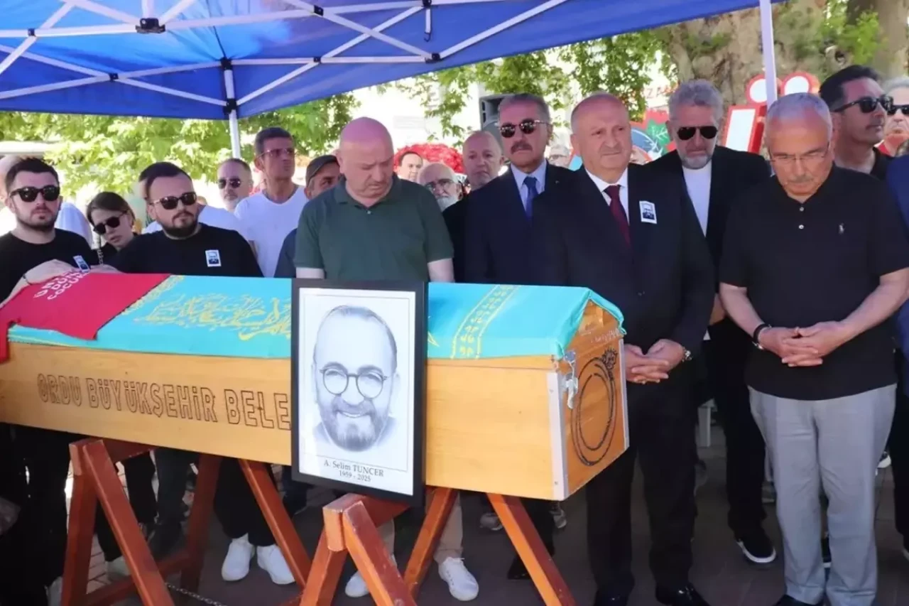 Yönetmen Ahmet Selim Tuncer memleketinde son yolculuğuna uğurlandı!