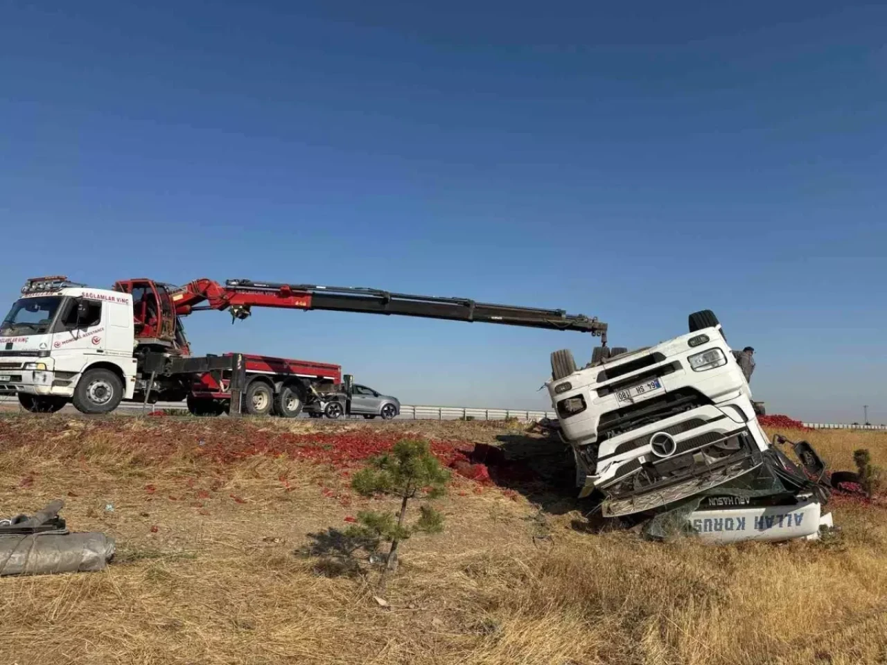 Afyonkarahisar'da Tır Devrildi, 20 Ton Biber Ziyan Oldu!