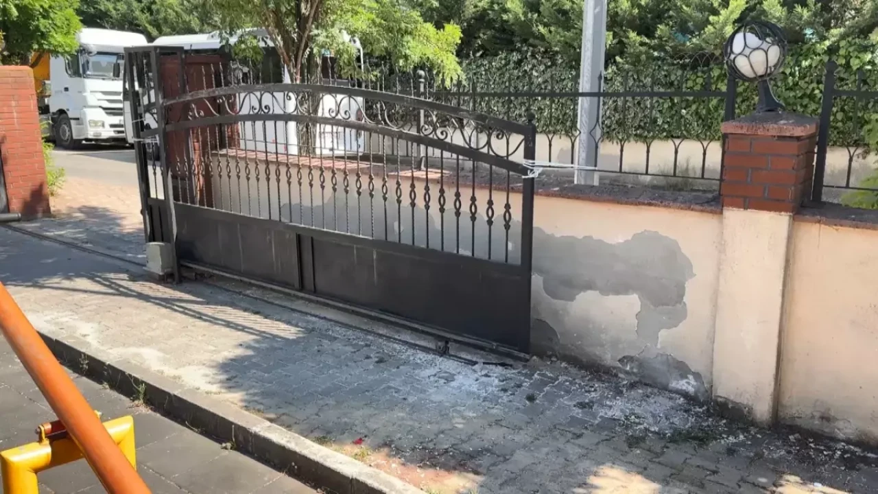 Çekmeköy'de Demir Kapı Eymen Budak'ın Üzerine Düştü: Hayatını Kaybetti!