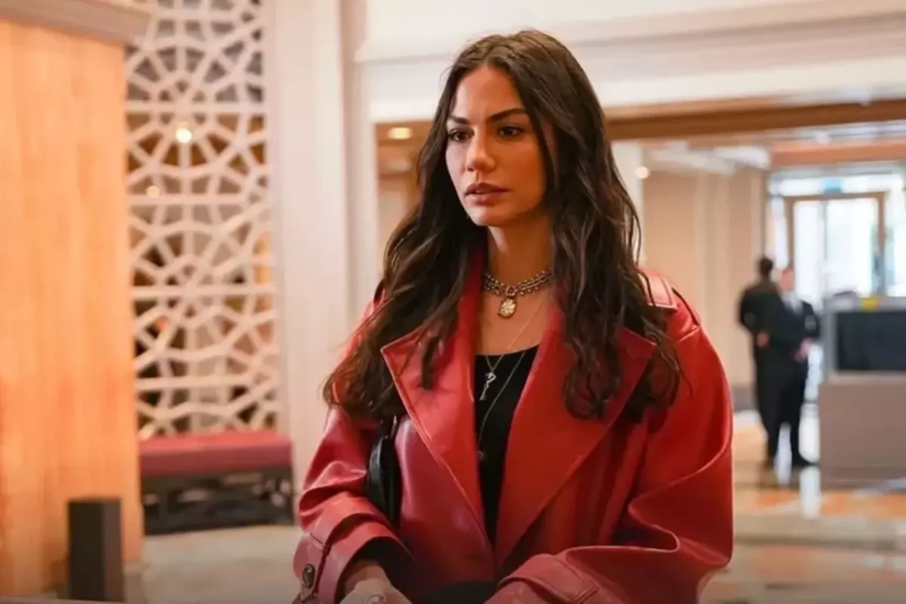 Demet Özdemir sezonun yorgunluğunu kumsalda atıyor!