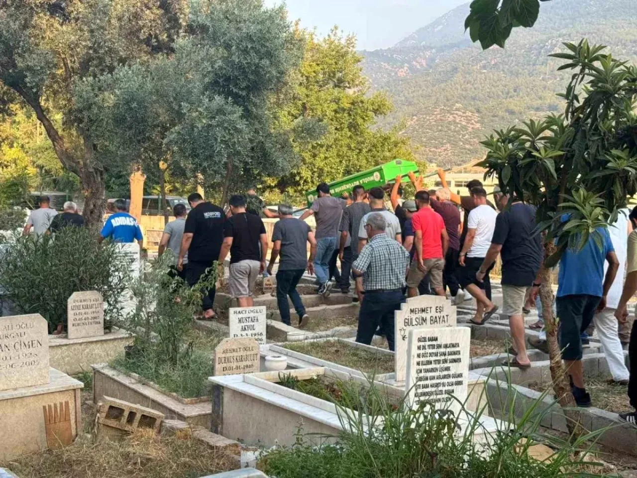 Havuza düşerek ölen minik Asil Kemal Kaya son yolculuğuna uğurlandı!