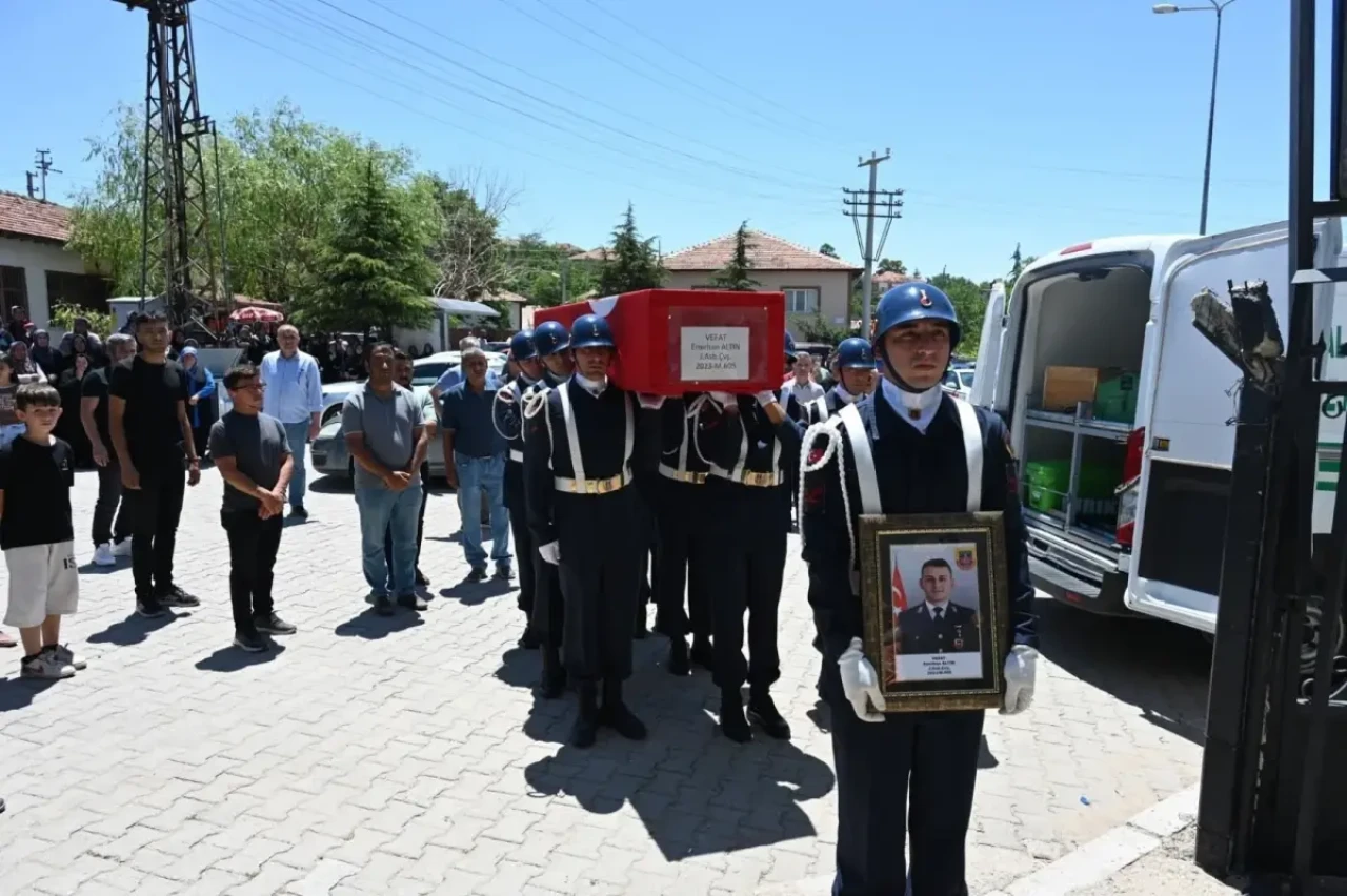 Jandarma Astsubay Emirhan Altın Son Yolculuğuna Uğurlandı!