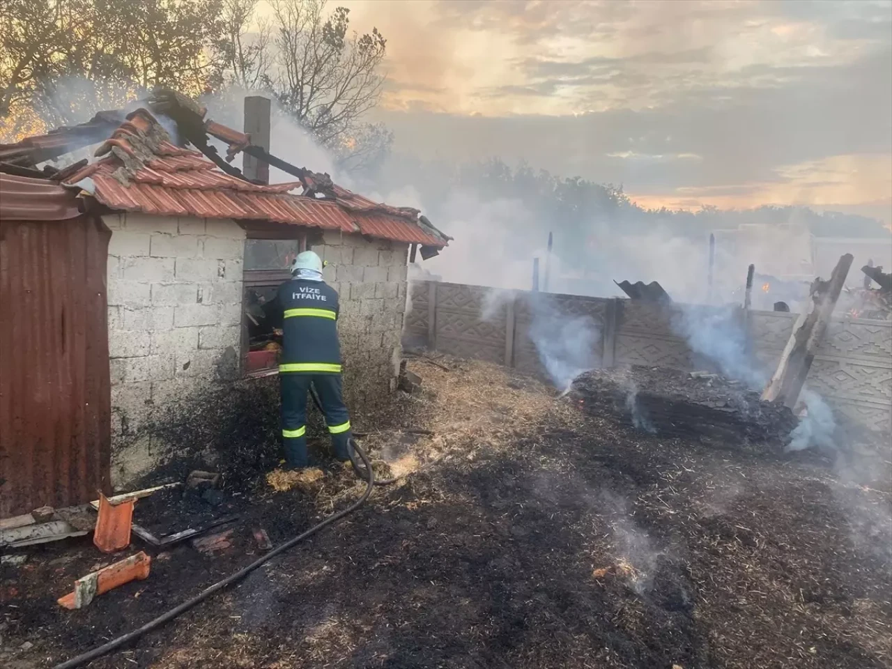 Kırklareli'nde Yangın: 600 Saman Balyası Yandı, Kül Oldu!