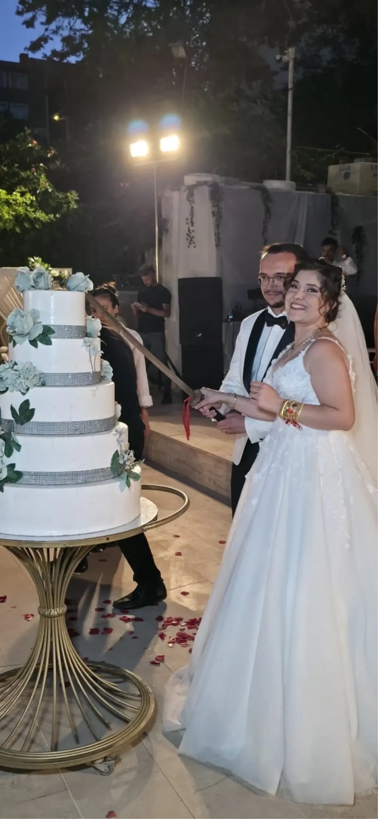 Melis Nur Dalar ve Buğra Mert Alkayalar İle Dünyayı Evine Girdi!
