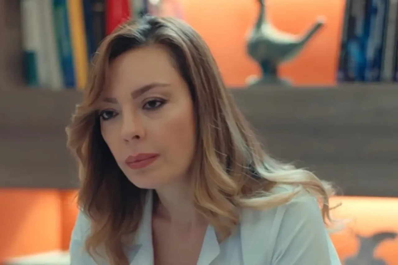 Özge Özder'den radikal imaj değişikliği görenleri şok etti!