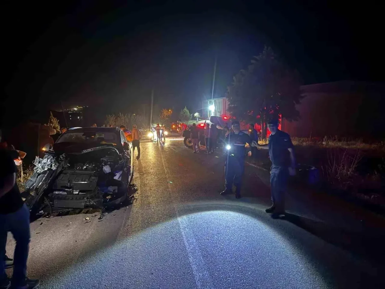 Burdur'da Traktör ve TOGG Çarpıştı: 3'ü Çocuk 6 Kişi Yaralandı!