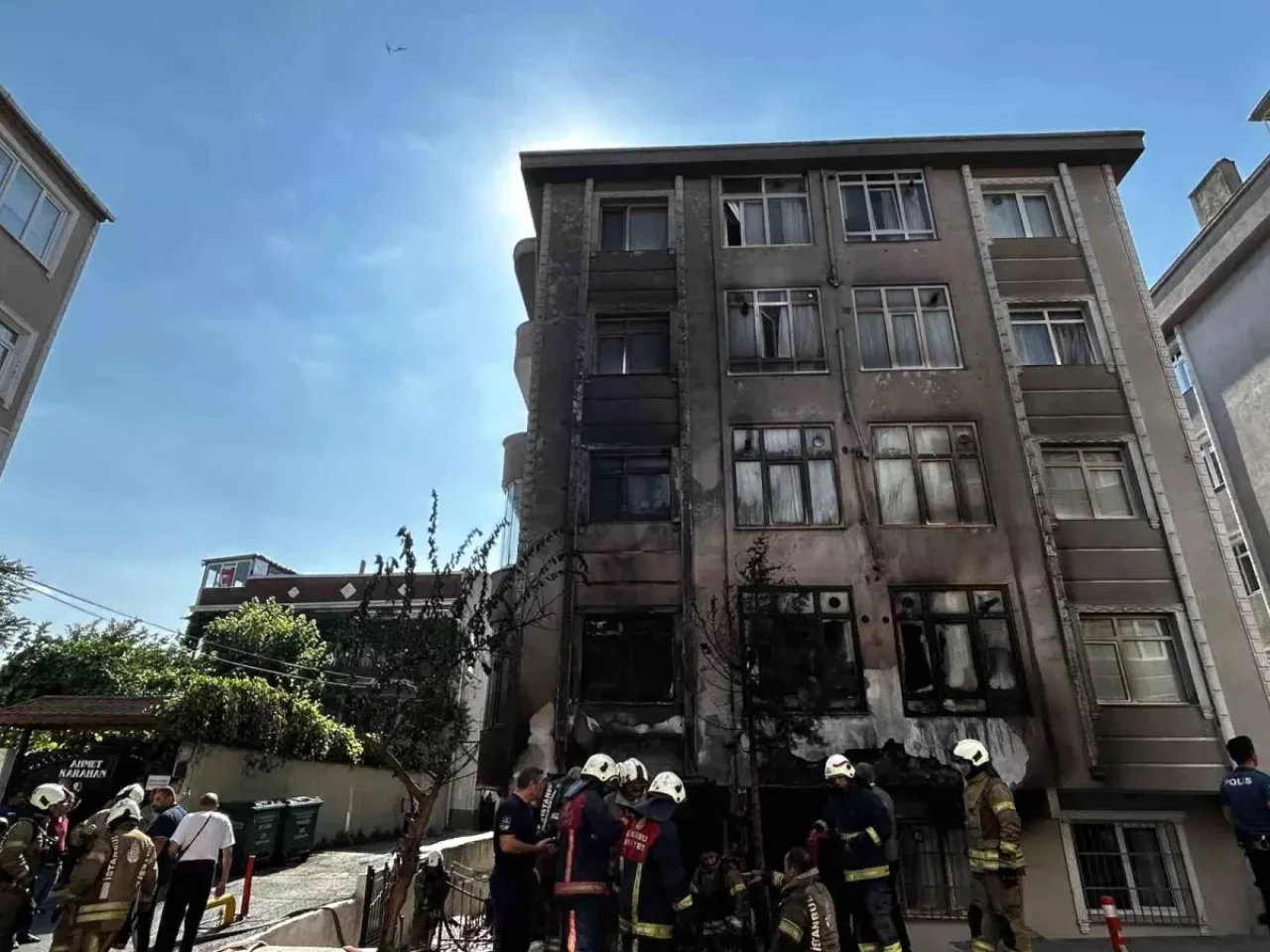 Fatih ilçesinde bulunan bir ilaç deposunda çıkan yangın panik yarattı!