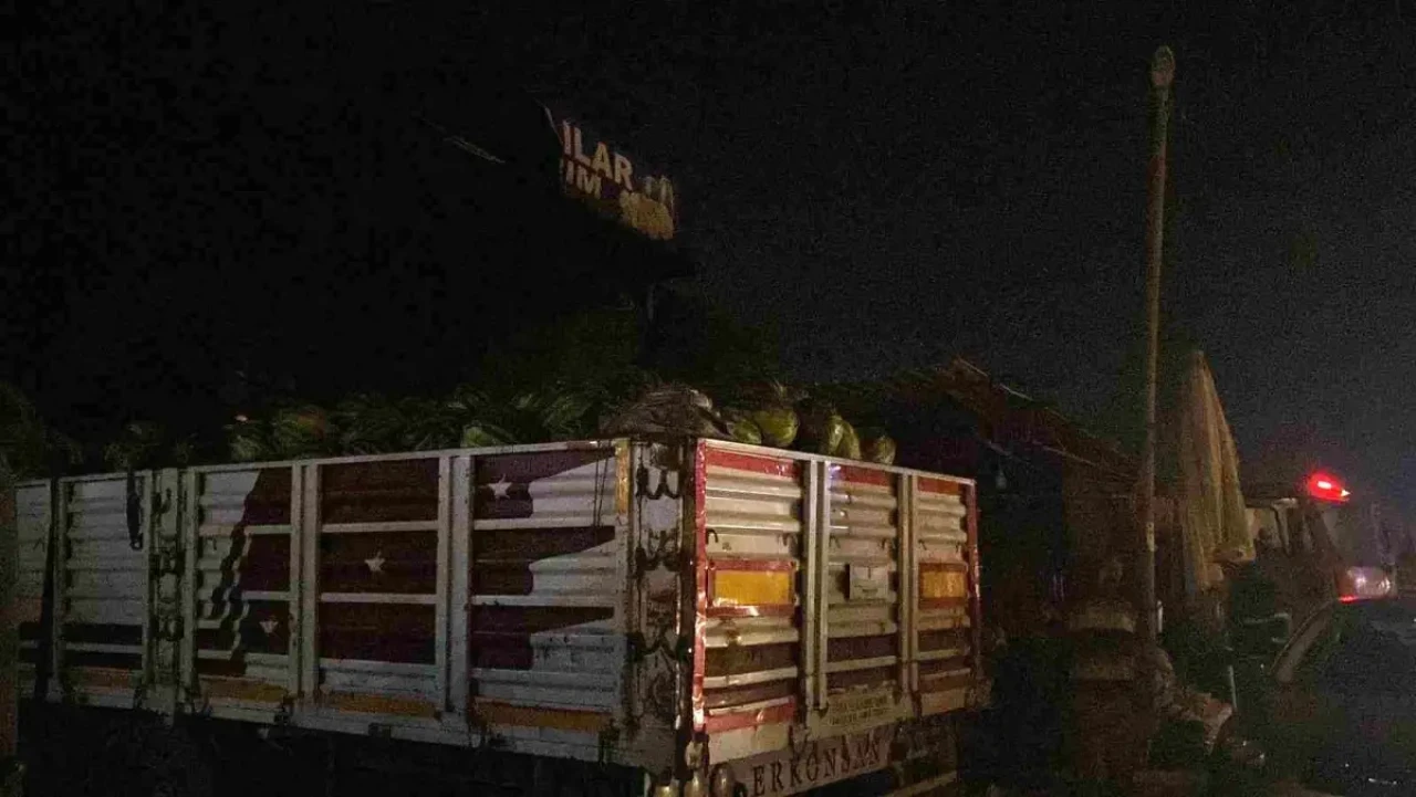 Hatay'da Manavda Yangın Paniği: Şofbenden Çıktığı Tahmin Ediliyor!