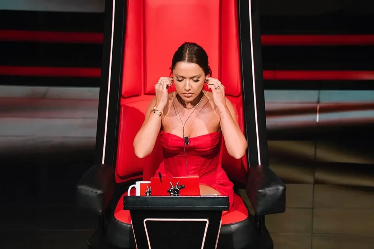 Hadise L'Officiel Türkiye'nin Kapak Yüzü Oldu: Cesur Çekimle Gündemde!
