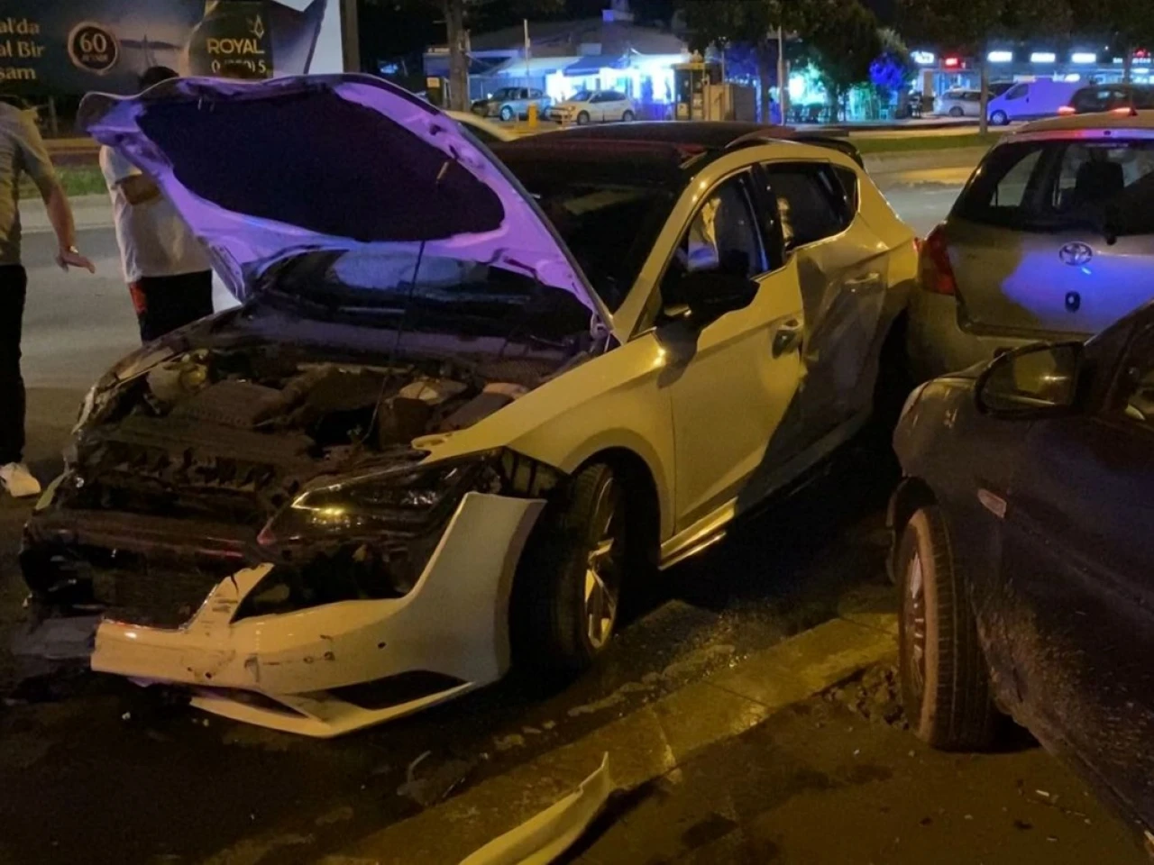 Kartal Sahil Yolu'nda Zincirleme Kaza: 2 Kişi Yaralandı!