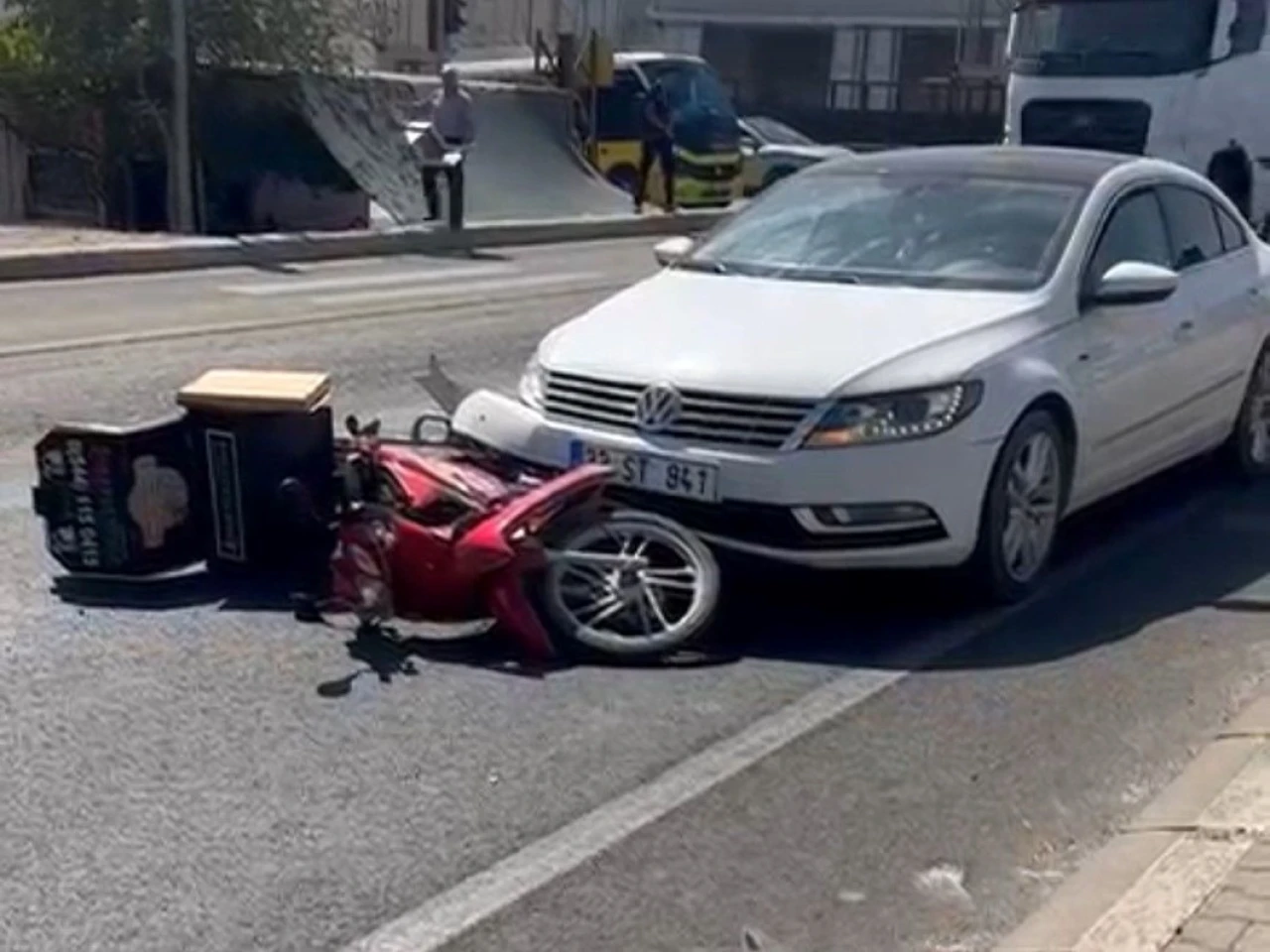 Mardin Nusaybin'de Trafik Kazası: Otomobil ile Motosiklet Çarpıştı, 1 Kişi Yaralandı!