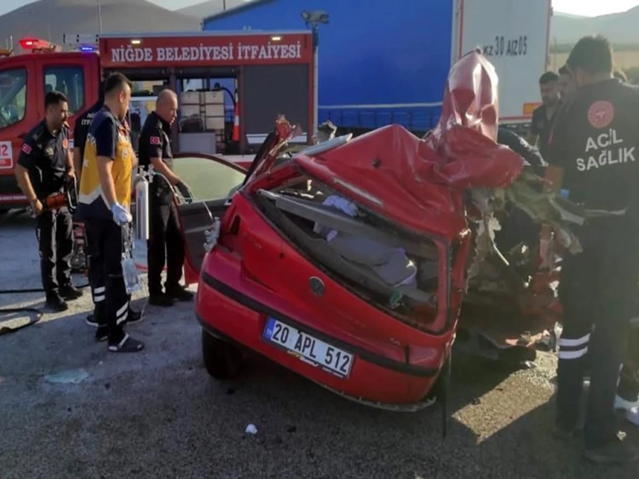 Niğde-Pozantı Otoyolu'nda Feci Kaza: 2 Ölü, 3 Yaralı!