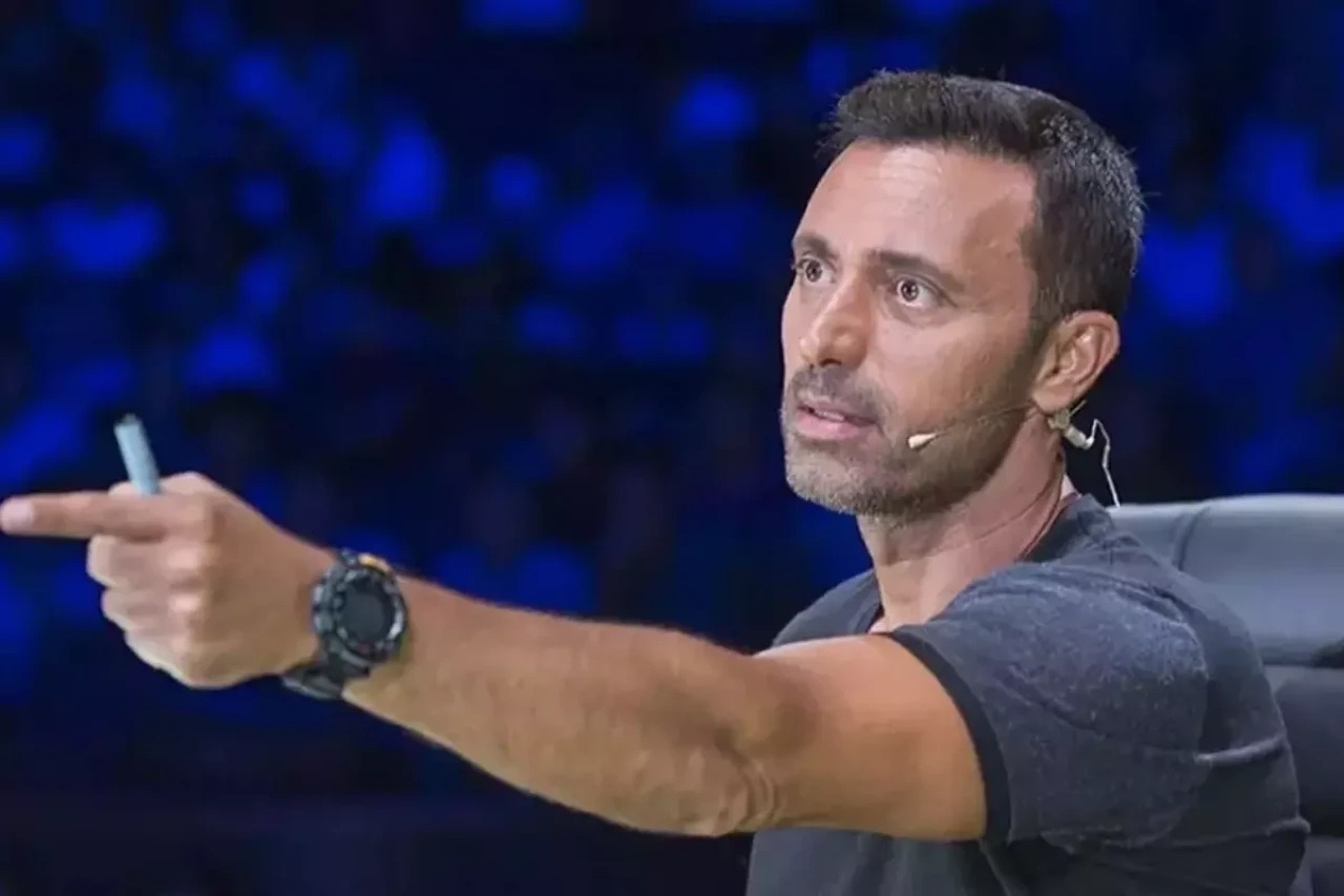 Mustafa Sandal Bursa Konserinde Özür Diledi: "Gönlünü Kırdım"