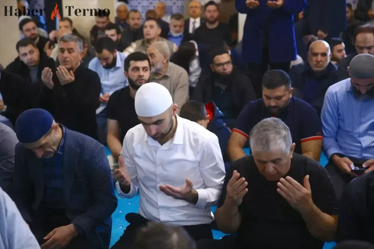 Bakü'de Şehit Askerler İçin Gıyabi Cenaze Namazı Kılındı!