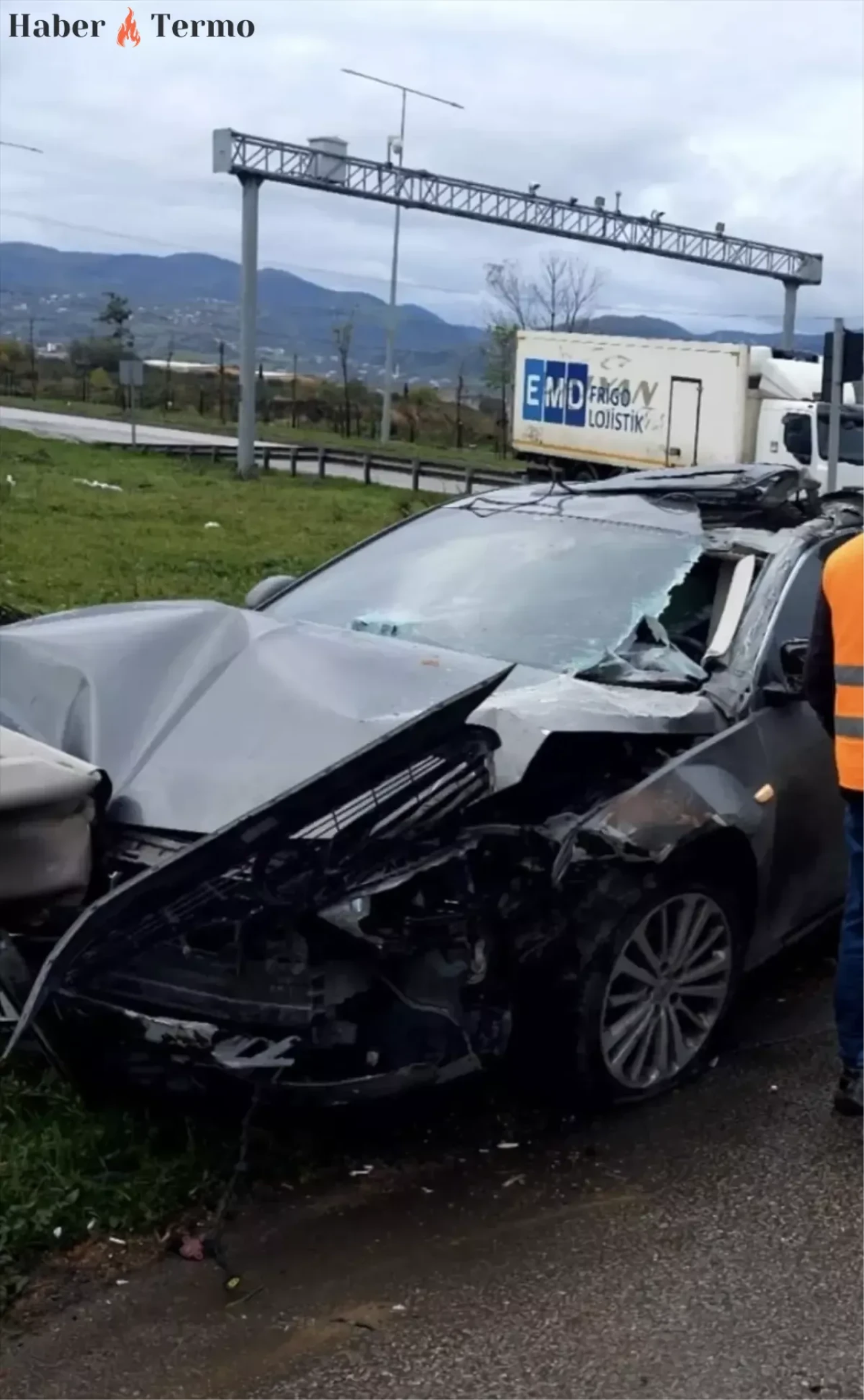 Samsun Tekkeköy'de Kamyonet-Otomobil Çarpışması: 3 Kişi Yaralandı!