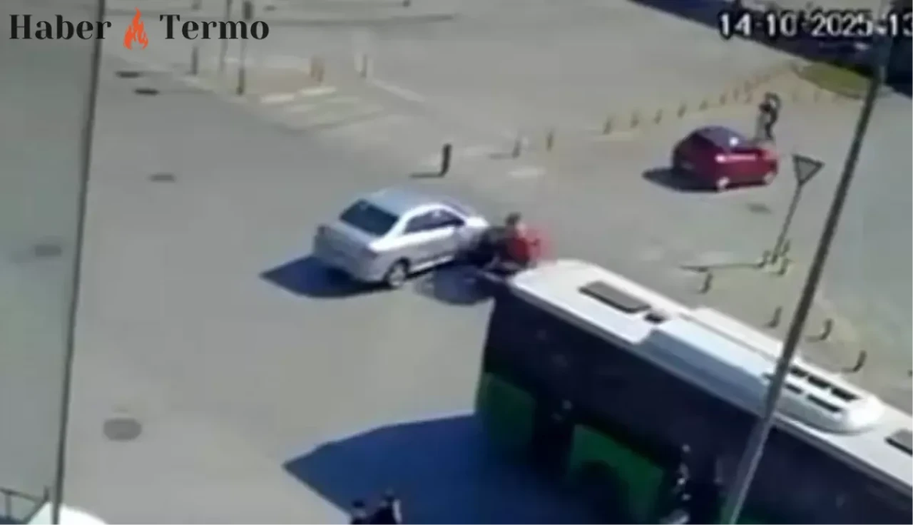 Denizli’de Kaza: Otomobil Motosiklete Çarptı, O Anlar Kamerada