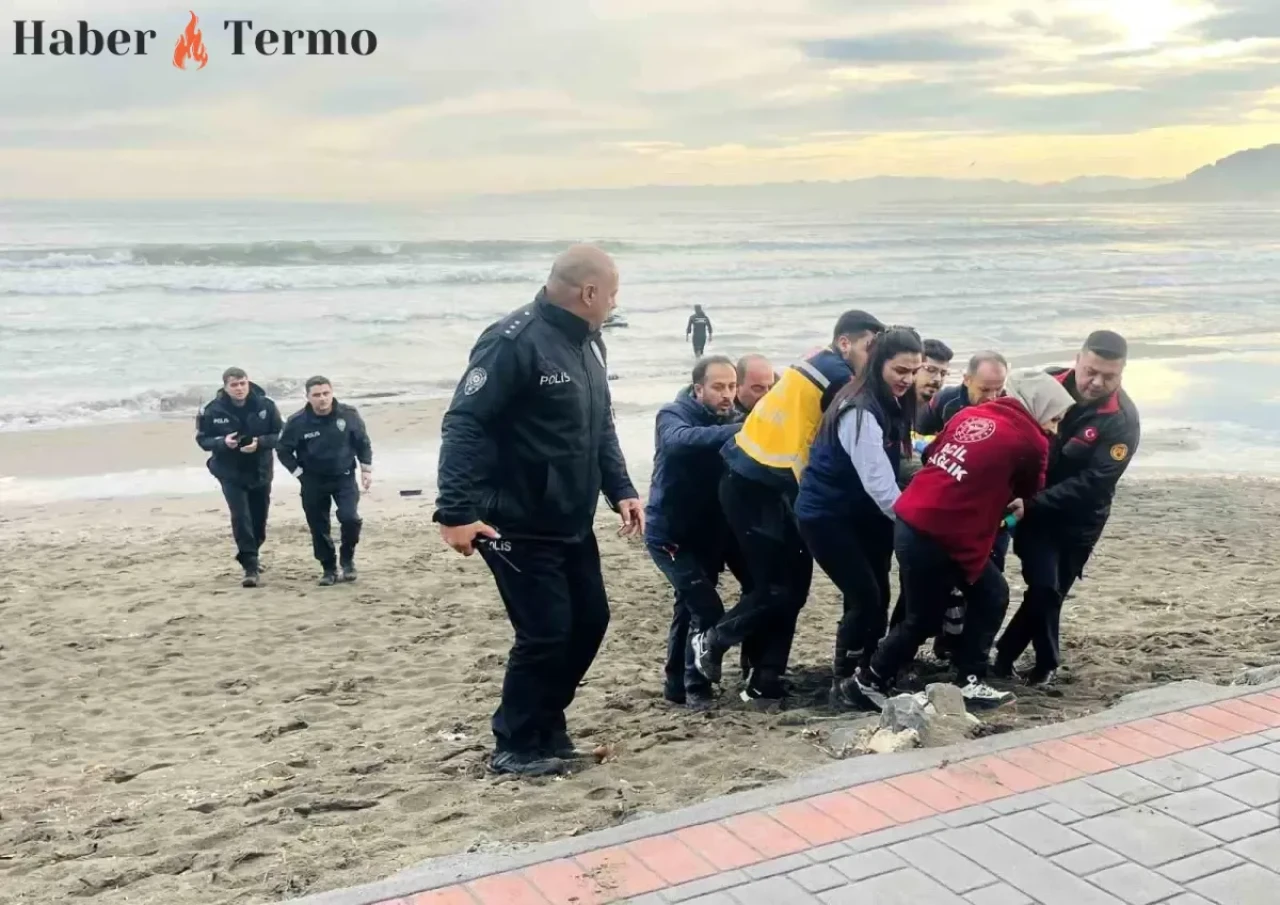 Ordu Ünye'de Denize Atlayan Kadın İtfaiye Ekiplerince Kurtarıldı