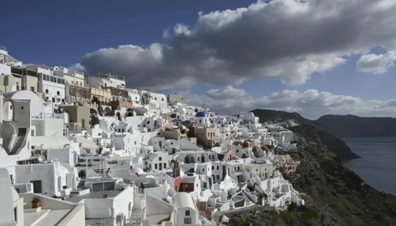 Yunanistan, Santorini Adası’nda acil durumlar için liman inşa ediyor