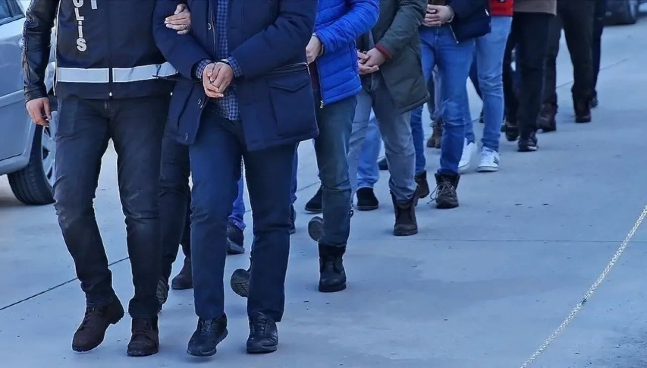 Döner zinciri şirketine yönelik gerçekleştirilen FETÖ operasyonunda 353 kişi gözaltına alındı.