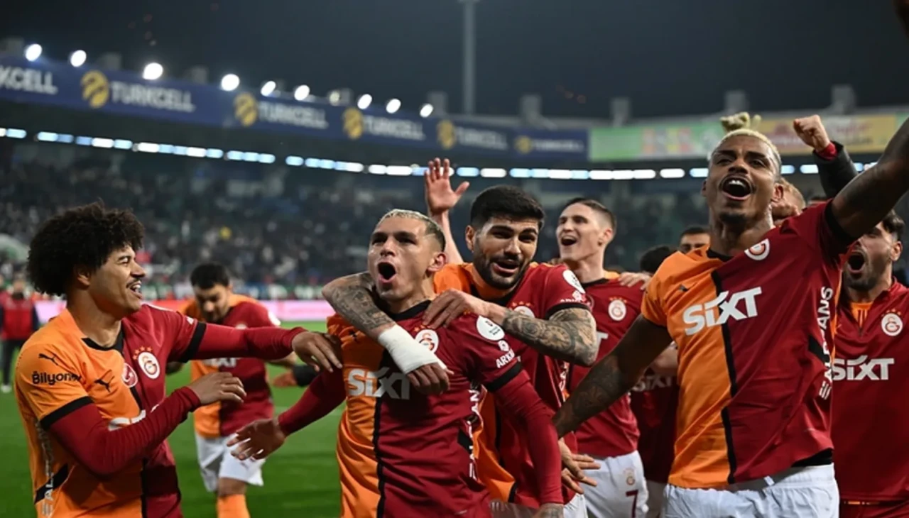 Galatasaray'dan Süper Lig Tarihine Geçen Mükkemmel Başarı!