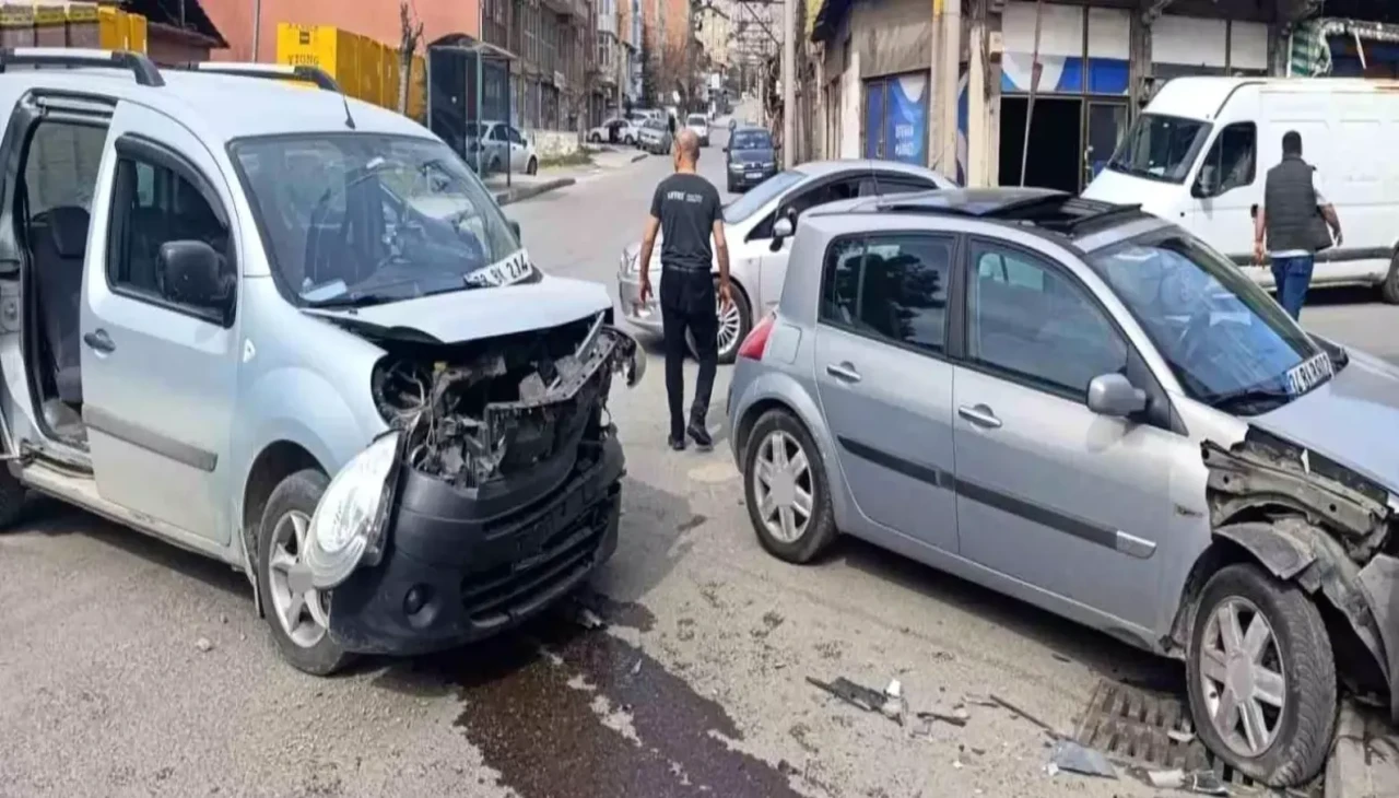 Karabük'te Feci Trafik Kazası Maydana Geldi: 2 Yaralı!