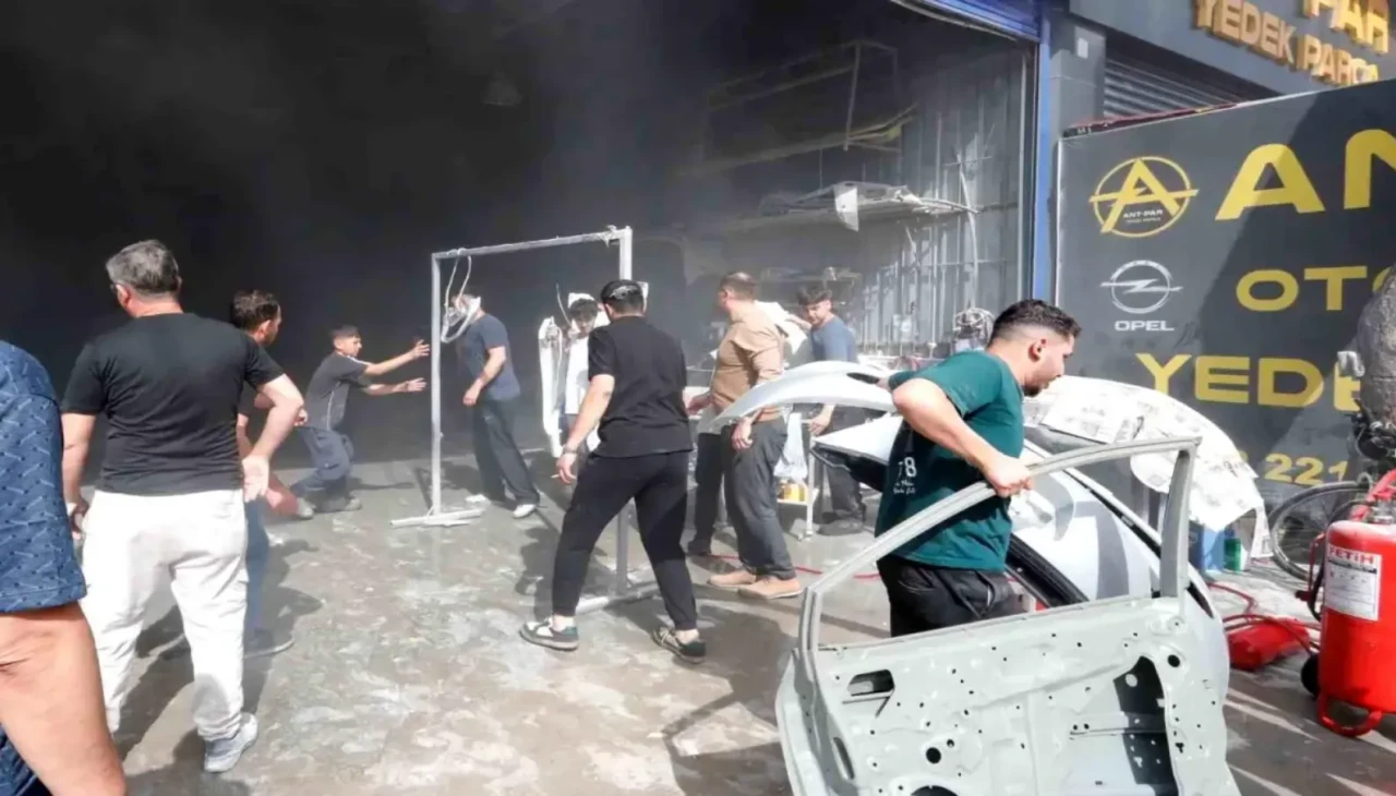 Antalya'da Bir Boya Atölyesinde Çıkan Yangın Kontrol Altına Alındı!