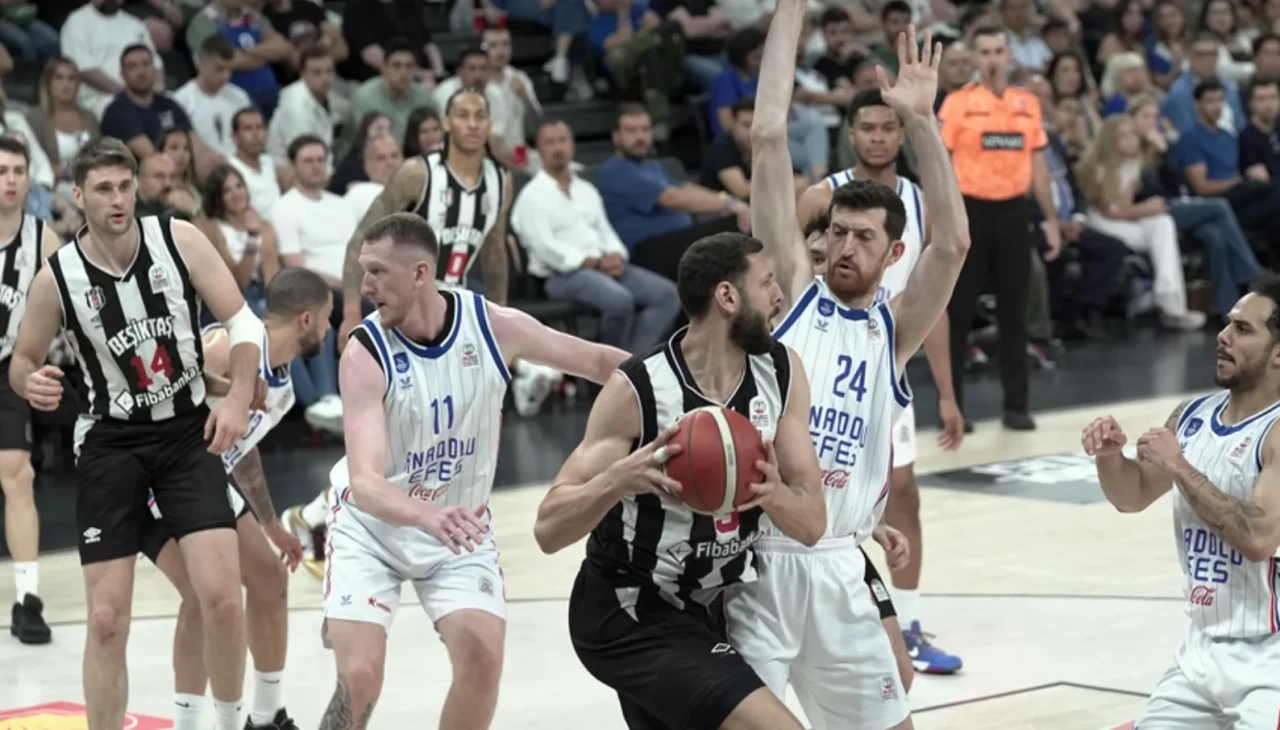 Beşiktaş Fibabanka-Anadolu Efes yarı final serisinin beşinci maçı!