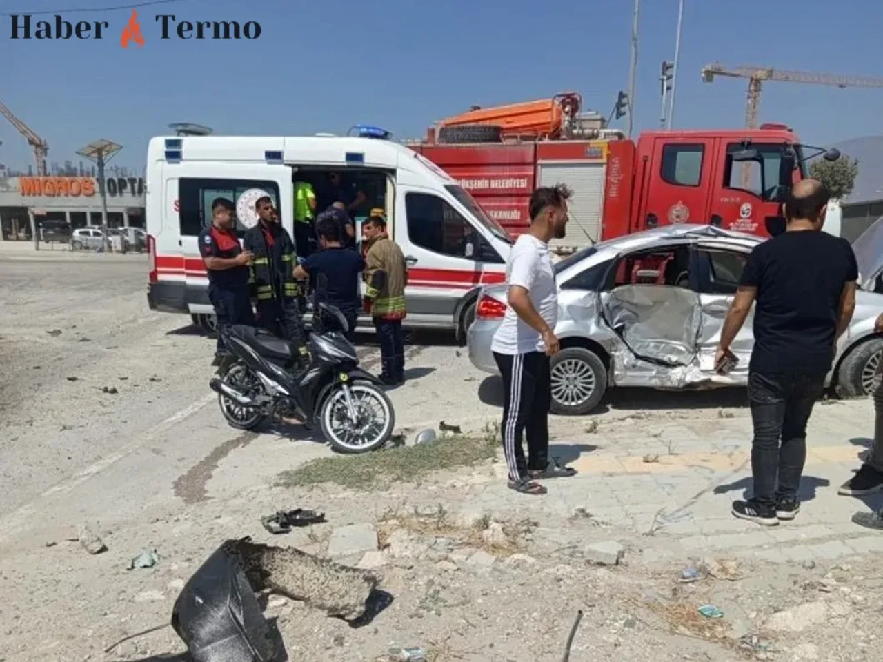 Hatay Antakya'da İki Otomobil Çarpıştı: 2 Kişi Yaralı!