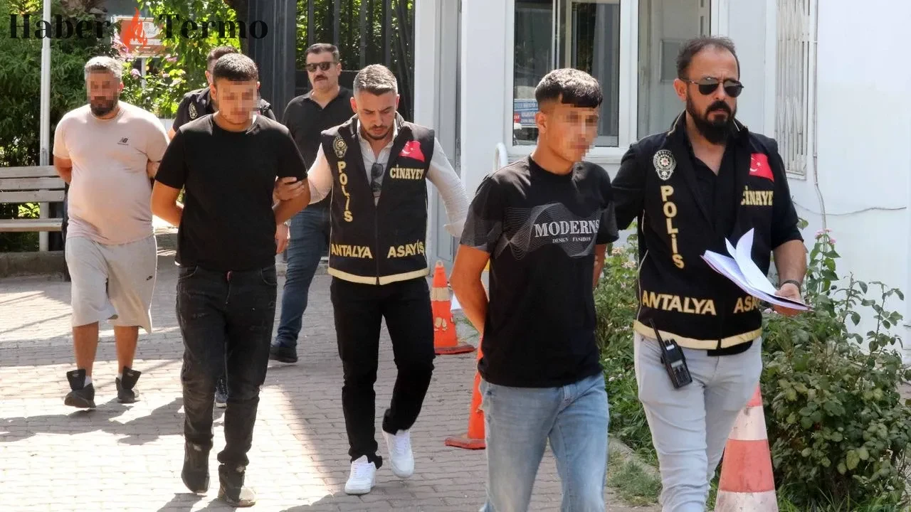 Antalya'da Nişan Töreninde Bıçaklı Kavga: 16 Yaşında Ali Bulgurcu Öldü