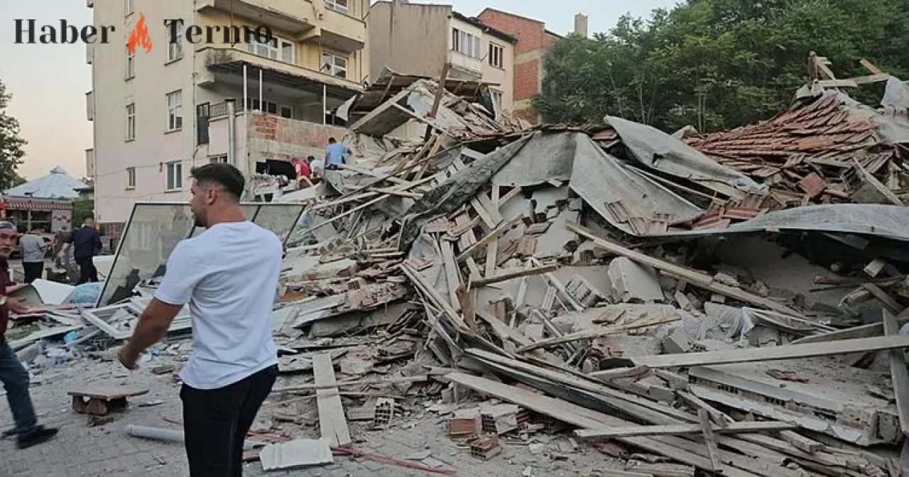 Balıkesir Sındırgı'da 6.1 Büyüklüğünde Deprem: 10 Bina Yıkıldı