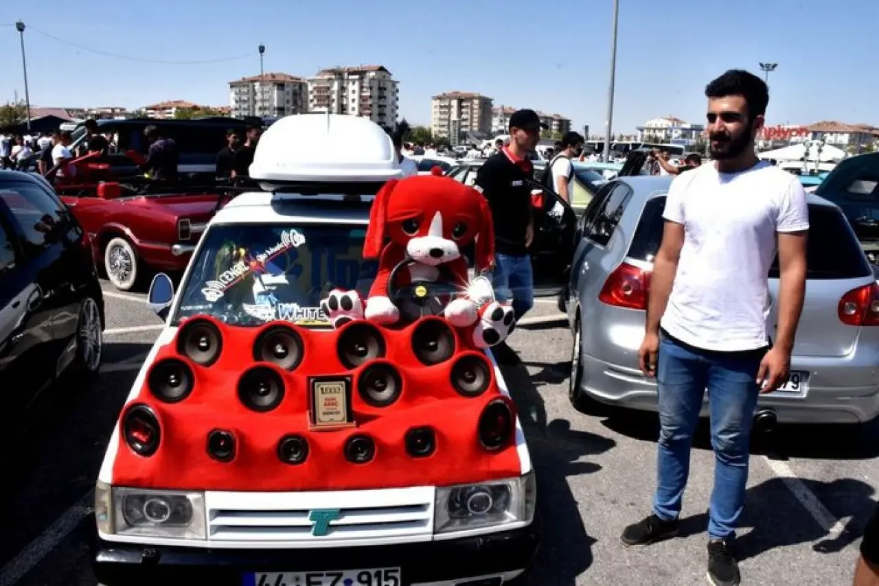 Trabzon'da Modifiye ve Klasik Araçlar Festivali Başladı!