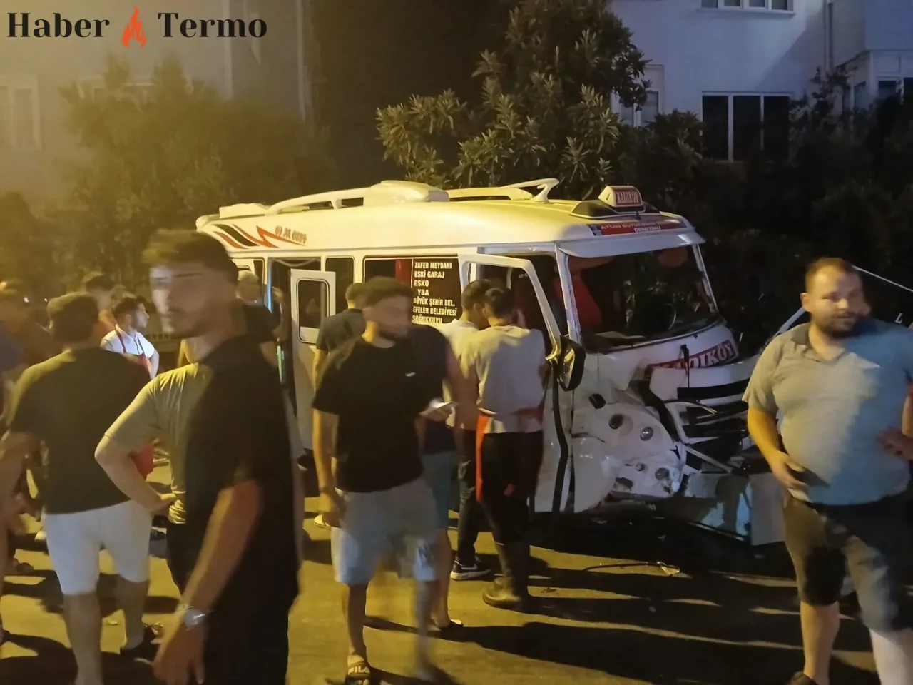 Aydın Efeler'de Kaza: 5 Yaralı, Polis Kulak Memesini Hastaneye Taşıdı