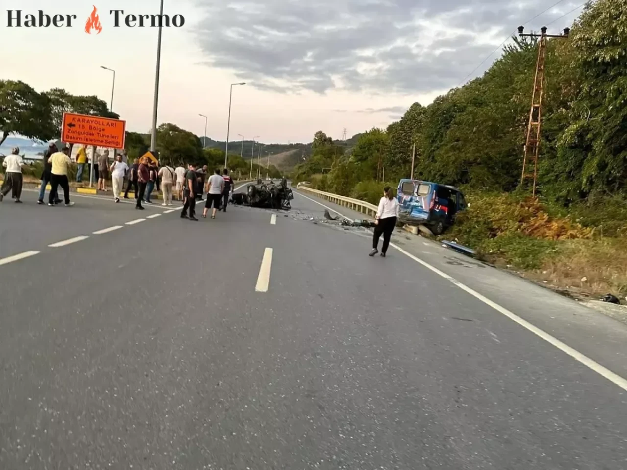 Zonguldak'ta A.R.Ç. Jandarma Aracına Çarpıp Ağır Yaralandı
