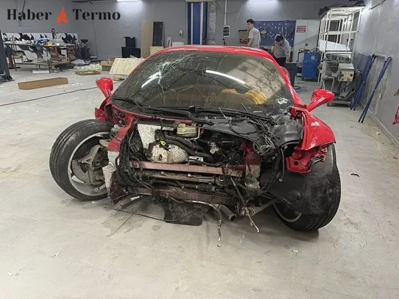 İstanbul'da Hakan Yılmaz 17 Milyon TL'lik Ferrari'yi Paramparça Etti
