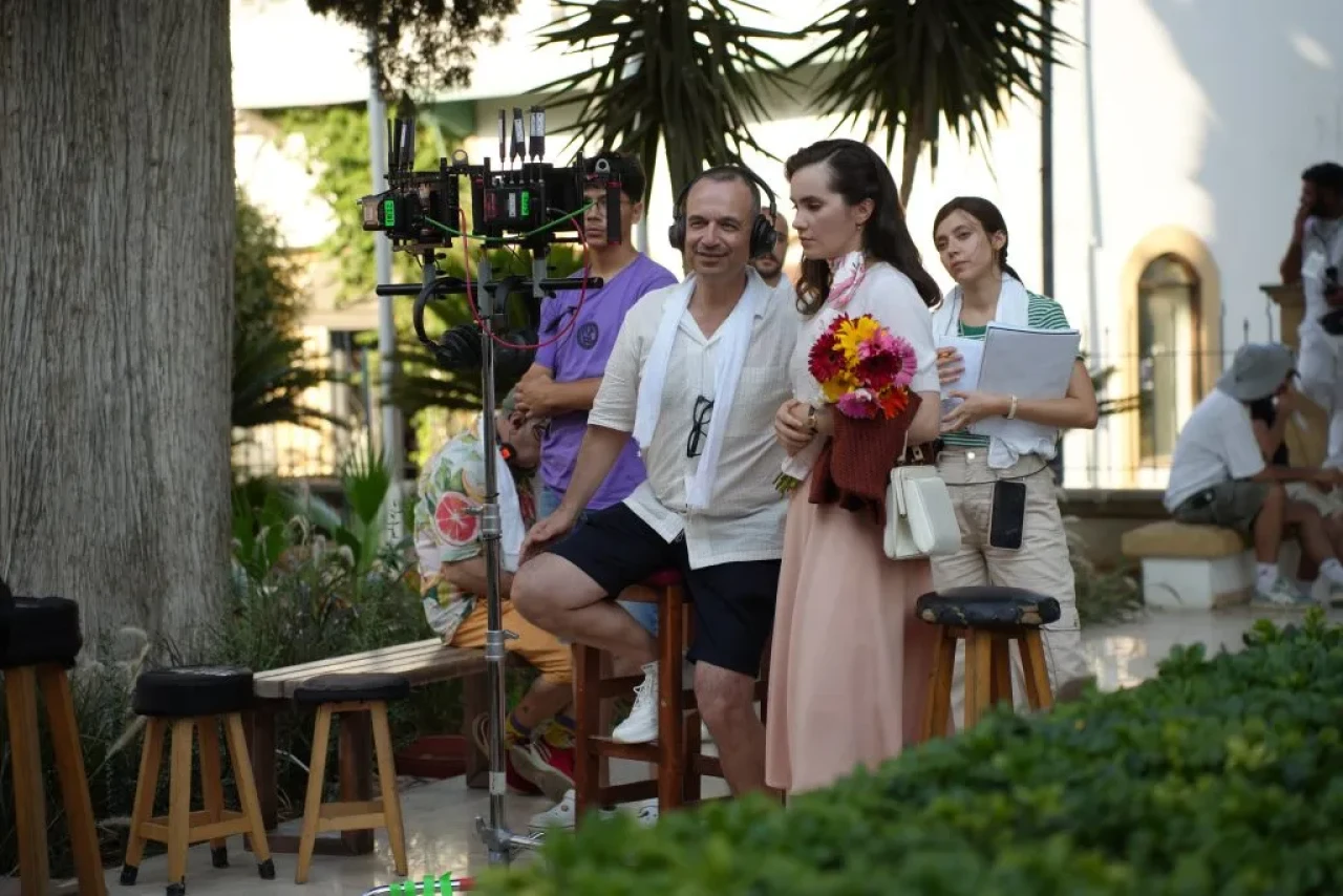 Ayşe Tatile Çıktı filmi 28 Kasım'da vizyonda! Kıbrıs setinden kareler