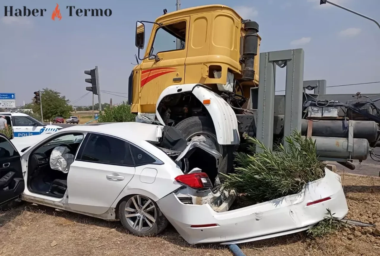 Adana'da Kamyon Dehşeti: K.K.'nin Aracı 4 Otomobile Çarptı, 3 Yaralı