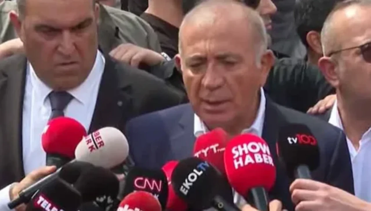 CHP İstanbul İl Başkanlığı'nda Gerilim: Gürsel Tekin'e Saldırı!