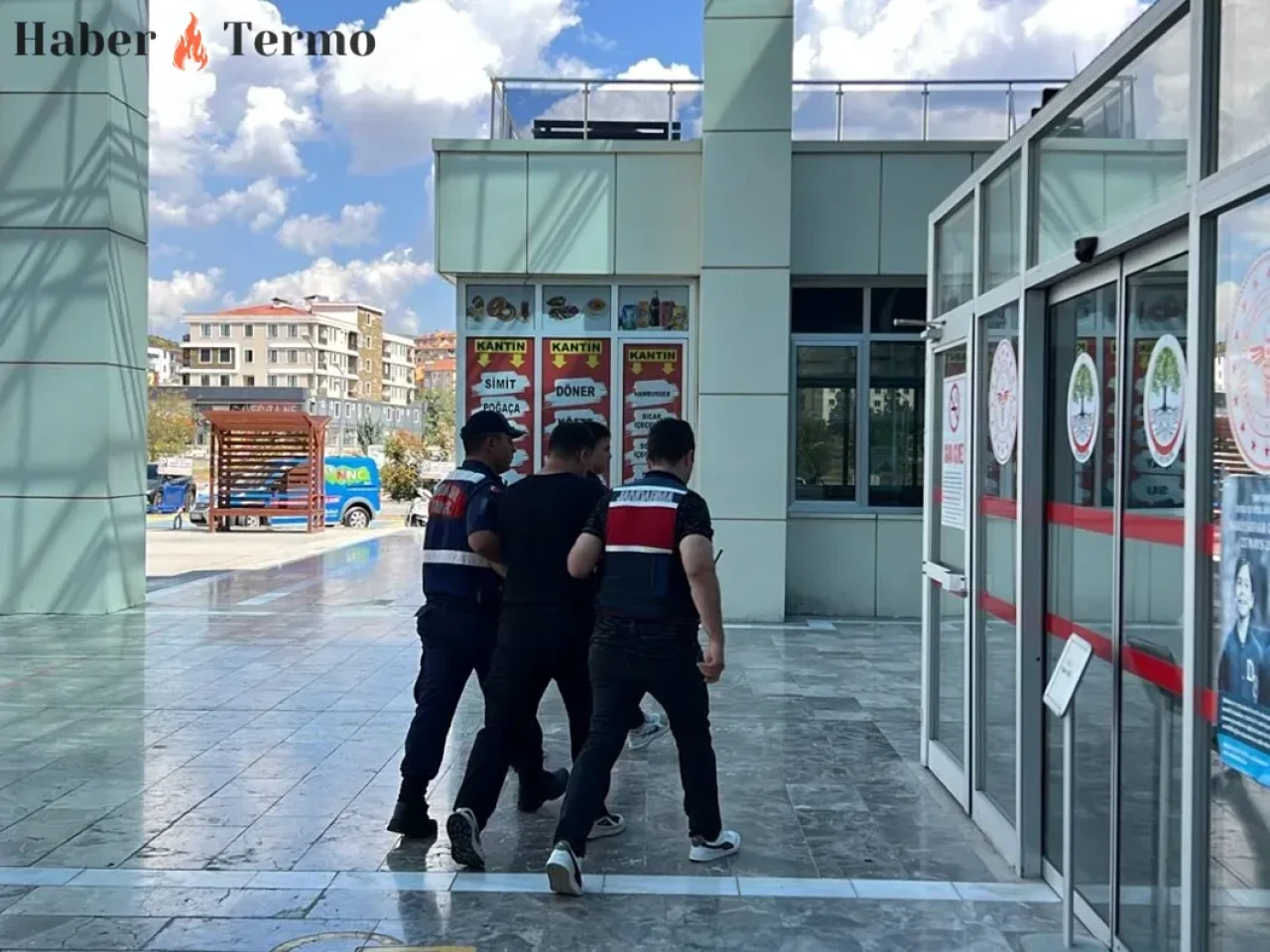 Burdur'da Şerit Değiştirme Kavgası Silahlı Saldırıya Döndü: 1 Ağır Yaralı, 1 Tutuklama!