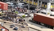 İzmir'de otomobile tüfekli saldırı; 3 ölü, 1 yaralı!