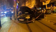 Kocaeli'de Alkollü Sürücü M. K. Biranda Tramvay Yoluna Daldı!