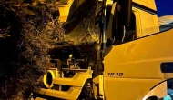 Mersin'de Tır, Kontrolden Çıkarak Yoldan Çıktı ve Trafiği Felç Etti!